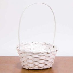 סלסלת קש לבנה